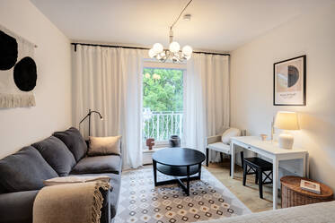 Área residencial popular, apartamento decorado com bom gosto