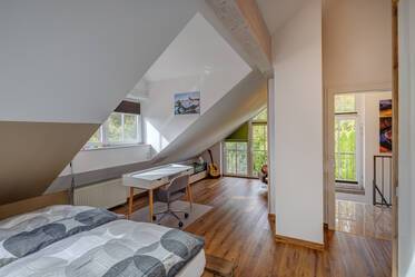 Sehr schöne möblierte Dachgeschosswohnung içinde Waldperlach