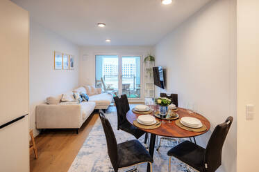 Πολύ ωραία επιπλωμένο Επίπεδη στο Neuperlach