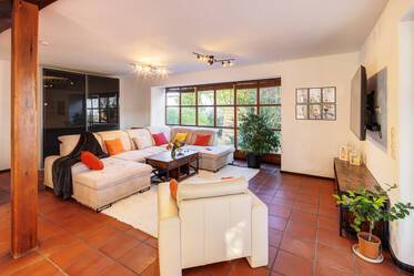 Семейна къща с градина