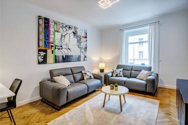 Centrale ligging: eerste bewoning, nieuw gemeubileerd