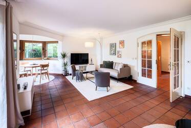 Двуфамилна къща с директен достъп до езерото