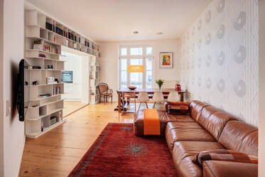 Historisk atmosfære med altan i bagbygningen