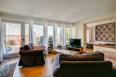 Smukt møbleret Tagterrasse-lejlighed i Lehel