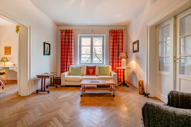 Hell & wohnlich, sehr ruhige Wohnung mit sehr schöner großer Wohnküche