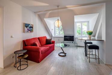 Sehr schöne möblierte Dachgeschosswohnung içinde Glockenbachviertel