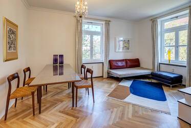 Lepo opremljeno Ravna stran na spletnem mestu Schwabing