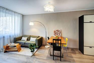Rotkreuzplatz: apartamento colorido com varanda