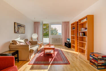 Helle und ruhige Wohnung, 2 Schlafzimmer, großer Balkon 