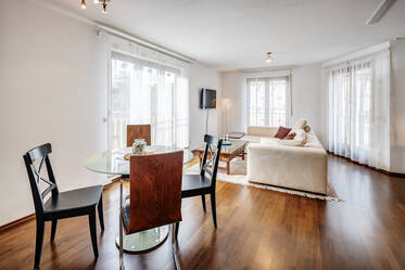 Ηλιόλουστο διαμέρισμα 1 δωματίου με μπαλκόνι και πλυντήριο ρούχων