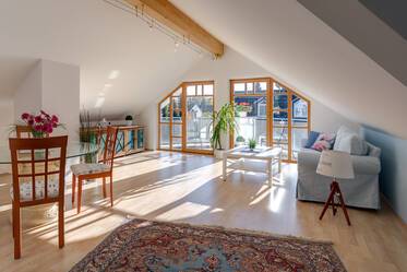 Sehr schöne möblierte Dachgeschosswohnung içinde Waldperlach