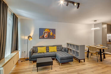 Prachtig, gemeubileerd 2-kamerappartement met tuin in München-Solln