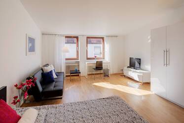 매우 멋진 가구 다락방 평면 in Schwabing