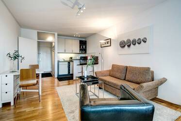 Sehr schönes möbliertes Apartment içinde Arabellapark