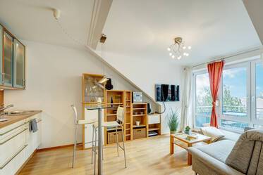 Sehr schöne möblierte Dachgeschosswohnung içinde Daglfing