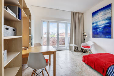 Ηλιόλουστο, όμορφα επιπλωμένο διαμέρισμα κοντά στον Αγγλικό Κήπο