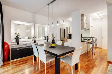 Apartamento Premium: muito bem mobilado Plano em Schwabing