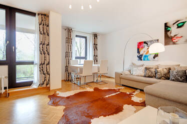 München Sendling, Nähe Schwanthalerhöhe: sehr schöne möblierte Wohnung mit Duplexgarage