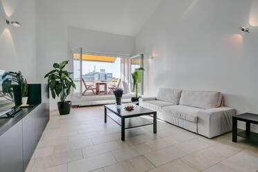 Sehr schöne möblierte Dachterrassenwohnung içinde Arabellapark