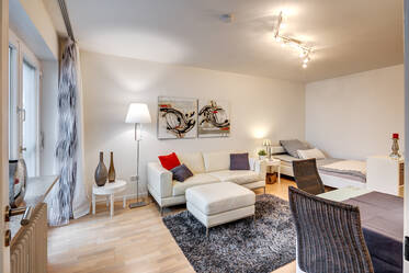 Smakfullt inredd lägenhet i Schwabing att hyra