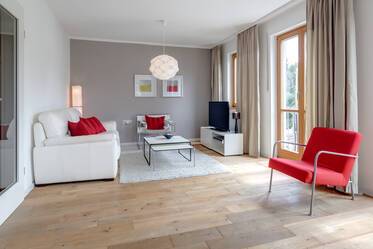 Sehr schöne möblierte Wohnung içinde Forstenried