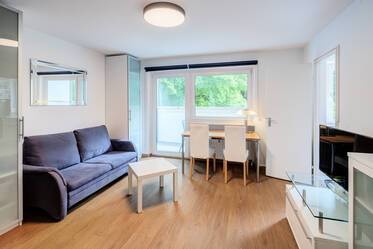 Englschalking: Otoparklı 1 odalı daire