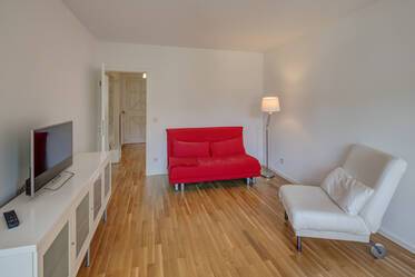 Gyönyörű bútorozott Lapos a  oldalon. Thalkirchen