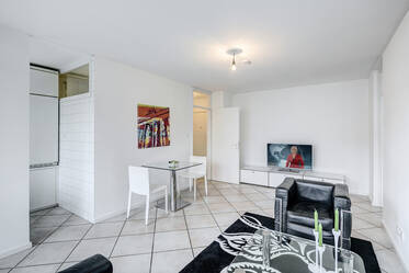 M-Schwabing: Schöne Wohnung mit Balkon und Internet direkt am Luitpoldpark 