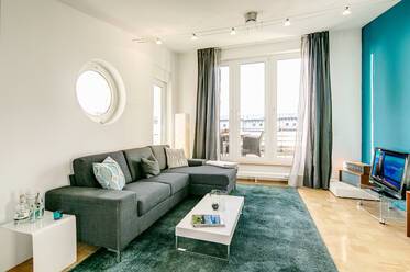 Sehr schöne möblierte Dachterrassenwohnung içinde Trudering