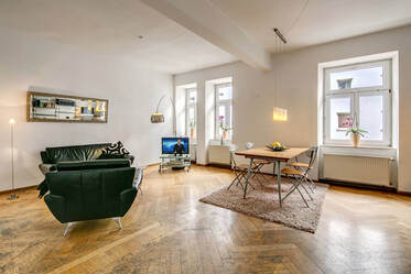 München-Obergiesing: Geräumige 3,5-Zimmer-Altbau-Wohnung mit hohe Decken, 2 Schlafzimmer