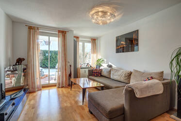 Sehr freundliche und möblierte 3-Zimmer-Wohnung mit Arbeitszimmer und Garten, am südwestlichen Stadtrand