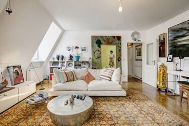 In der Welt zuhause: sehr schöne möblierte 2-Zi-Wohnung in Top-Lage in der Isarvorstadt