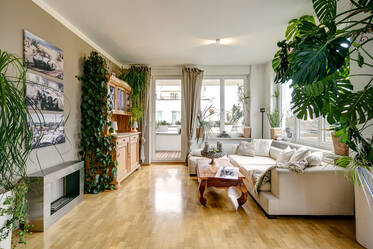 M-Schwabing: Helle & schön möblierte 2-Zimmer-Wohnung mit begehbarem Kleiderschrank