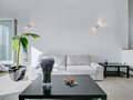 Апартамент с покривна тераса München Arabellapark 03 Living 7279